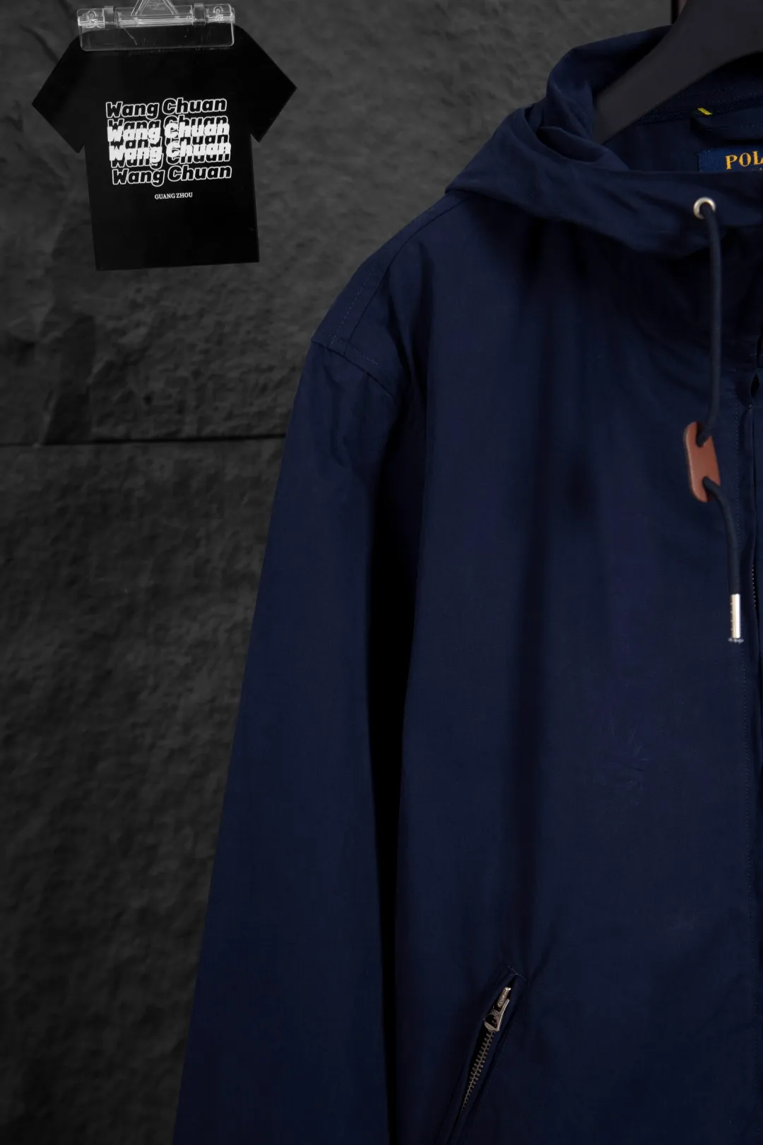 P290 Actual photo [Popular item] Style number: 25109# (on sale all year round) Color: khaki/navy blue Size: S to XL - Ralph Lauren/Ralph Lauren Solid color logo embroidered cotton soft shell fabric hooded assault jacket - the face is the same as the original 32 high count plain super soft carbon grinding ✅ - Brand POLO three zippers Customized back collar webbing Dark and light two-color oil edge leather strips ✅ - Ralph Lauren/Ralph Lauren's classic men's and women's bomber zipper hooded jacket. It has an elegant and fashionable style with any wear. It has a retro and relaxed feel. The hood and zipper elements add to the casual casualness. The paper man effect on the upper body can be perfectly controlled whether it is sports style or casual style ✅